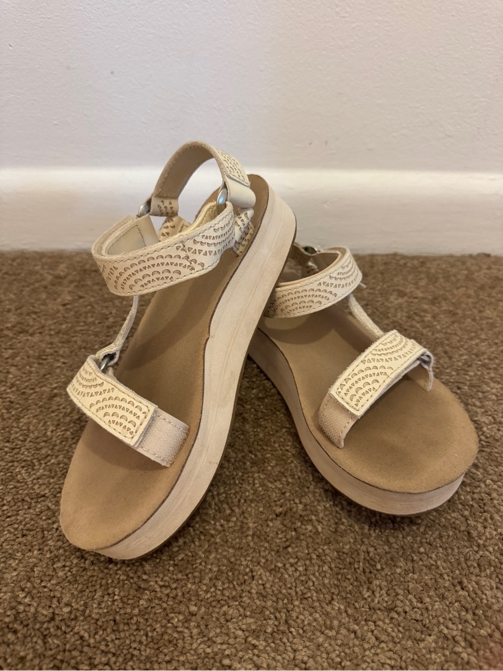 Teva Geometric Midform Universal